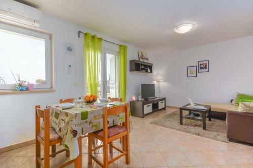 Apartment Roman
