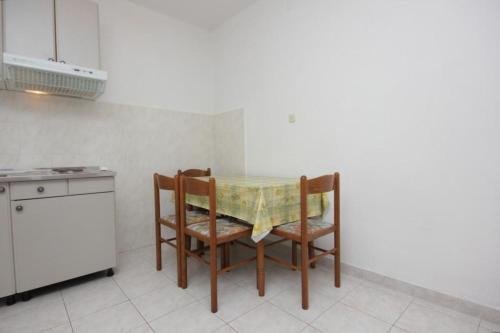 Apartment Vis 2470b