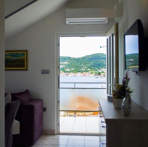 Apartments By The Sea Vis - 2428