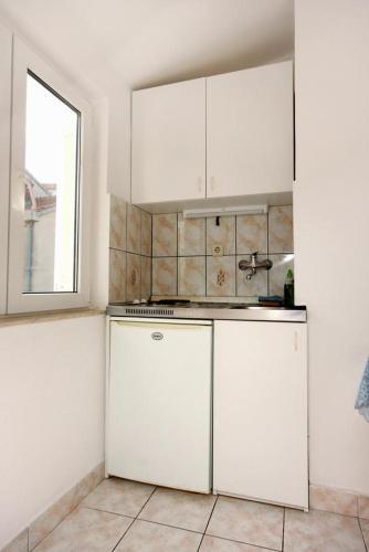 Apartments By The Sea Vis - 2428