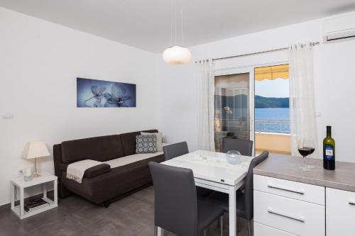 Apartments Ratac Lobrovi?