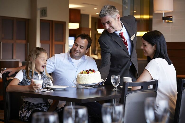 Hotel Courtyard By Marriott Montreal Airport