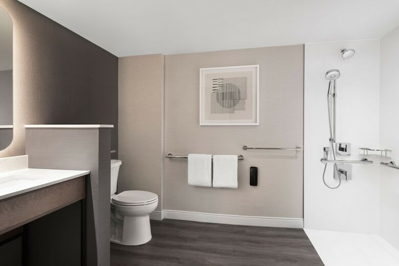 Hotel Courtyard By Marriott Montreal Airport
