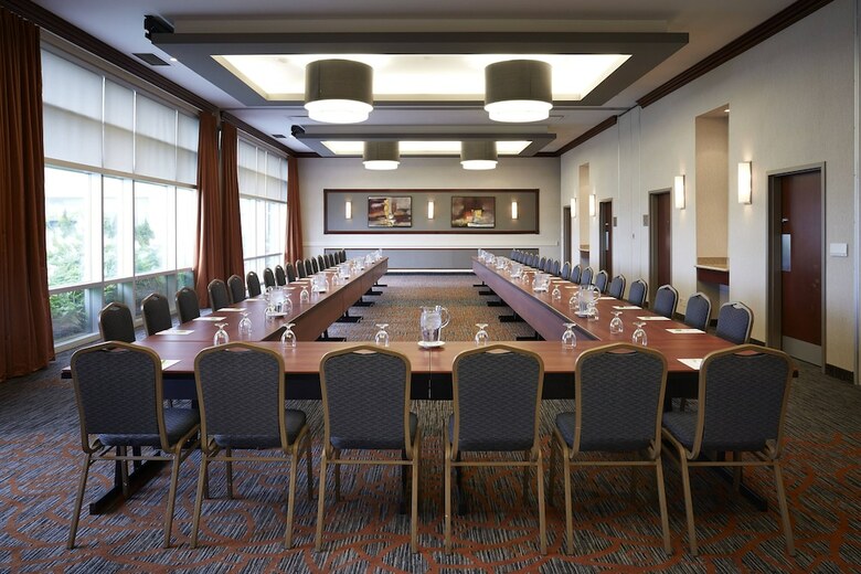 Hotel Courtyard By Marriott Montreal Airport