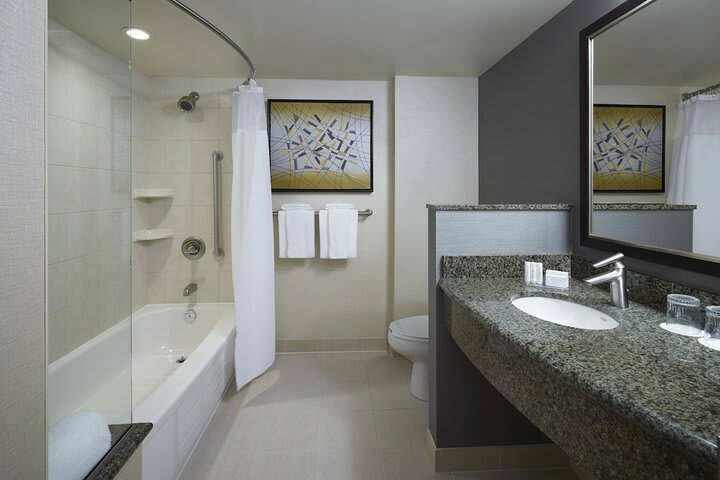 Hotel Courtyard By Marriott Montreal Airport