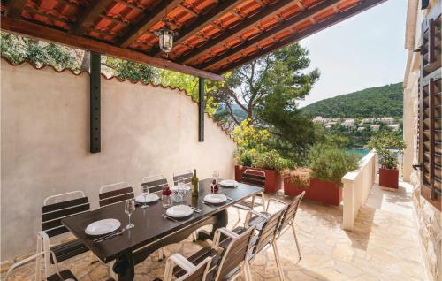 Holiday Home Pucisca With Hot Tub I