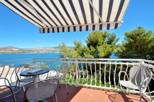 Apartment Arbanija 8651d