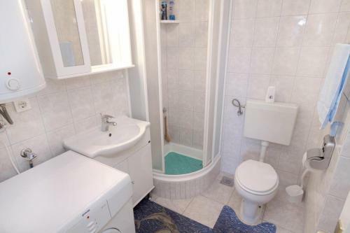 Apartment Postira 5660a
