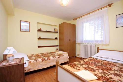 Apartment Njivice 410a