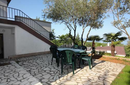Apartment Njivice 410a