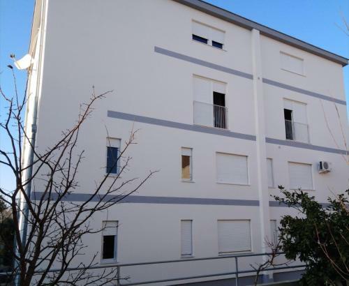 House Danica Apartments & Rooms