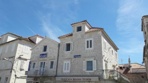 Hostal Villa Tudor
