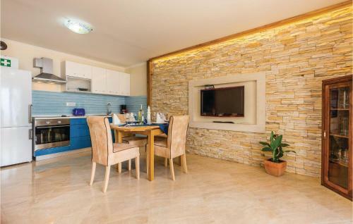 Apartment Klenovica With Sea View I