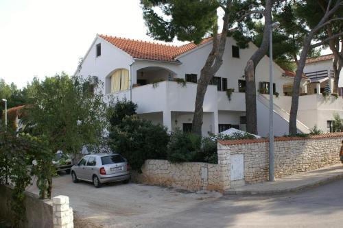 Apartments By The Sea Mirca (brac) - 2902