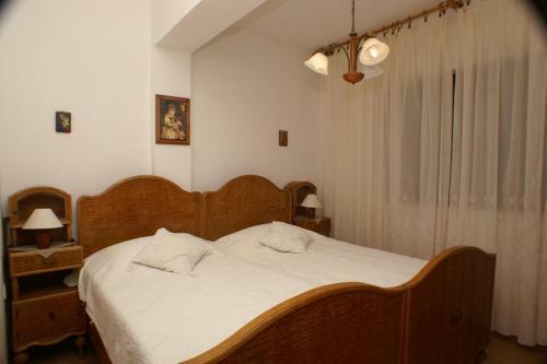 Apartments By The Sea Mirca (brac) - 2902