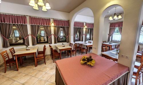 Hotel Tripi?, Restaurant And Pizzeria