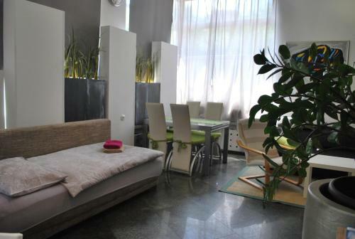 Apartment Center 25