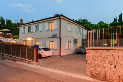 Hostal Guesthouse Opara