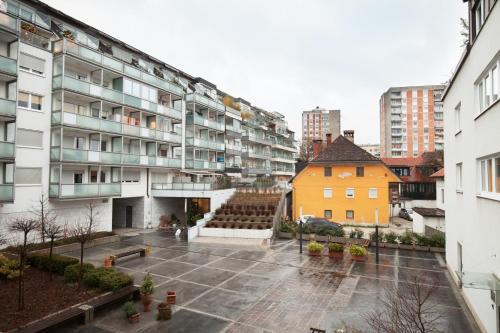 Apartment Irena Tour As