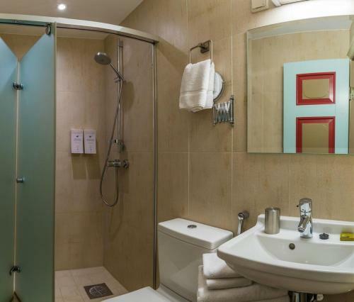 Cru Hotel