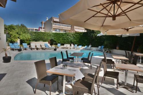 Hotel De La Mer