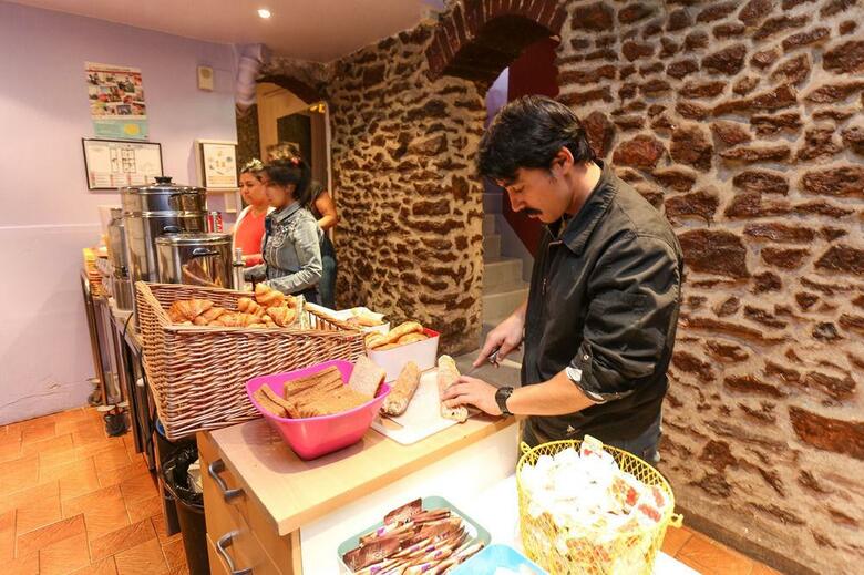 Hostal Le Montclair Hostel