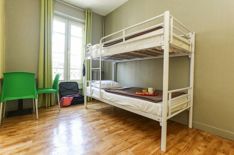 Hostal Le Montclair Hostel