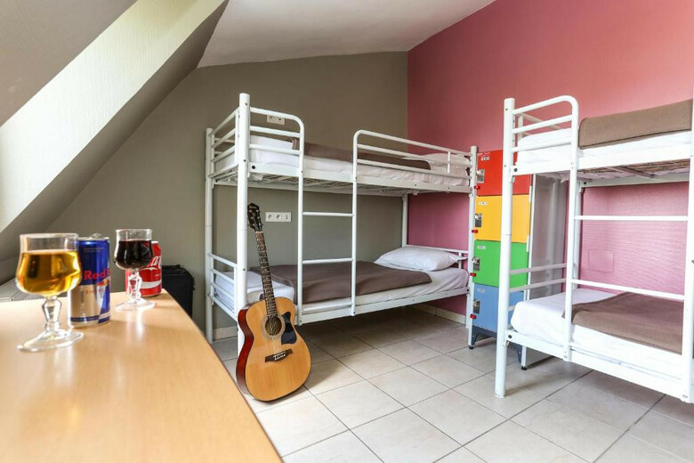 Hostal Le Montclair Hostel
