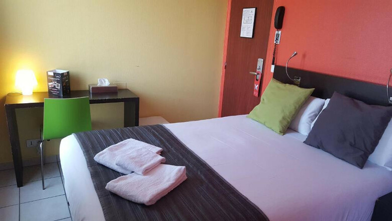 Hostal Le Montclair Hostel