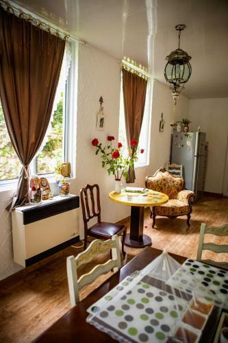 Hostal Art House Kutateli