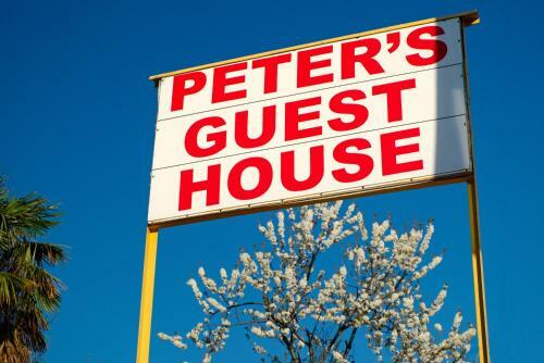 Hostal Peter's Guest House