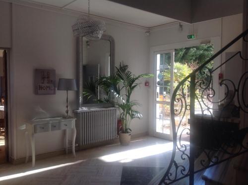 Hotel Logis Hostellerie Blason De Provence