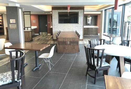 Holiday Inn Express Hotel & Suites Camarillo