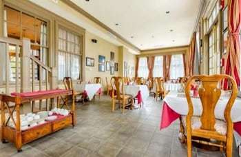 Hotel Gateways Inn & Restaurant