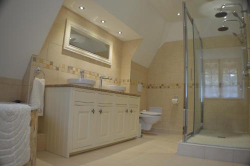 Hostal Ch�teau Du Doux- Holiday Apartments