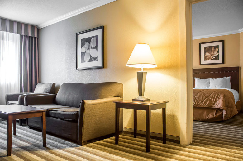 Hotel Clarion Inn & Suites Fairgrounds