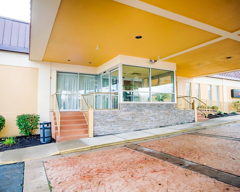 Hotel Clarion Inn & Suites Fairgrounds