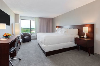 Hotel Clarion Inn & Suites Fairgrounds