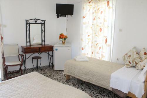 Hostal Marialena Rooms