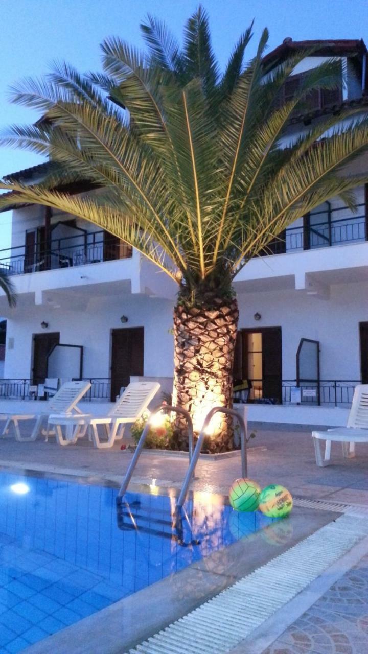 Captains Studios & Apartments