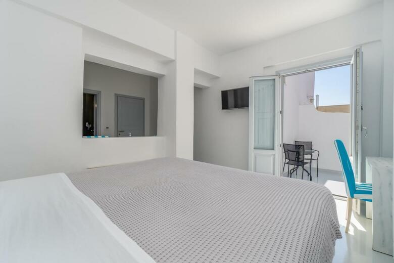 Central Fira Hotel