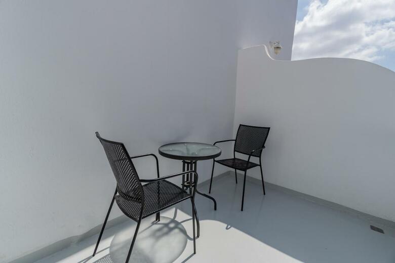 Central Fira Hotel