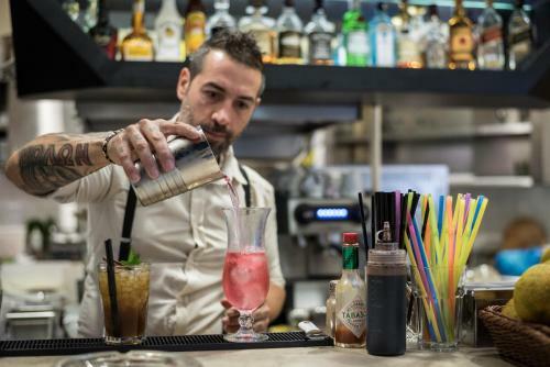 Hotel Oscar Suites & Village