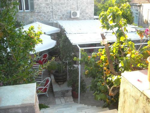 Hostal Theano Guesthouse