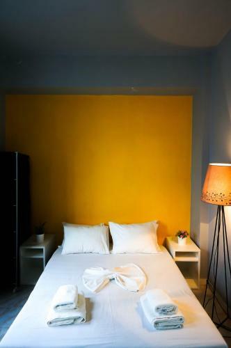 Fira Central Apartment With View