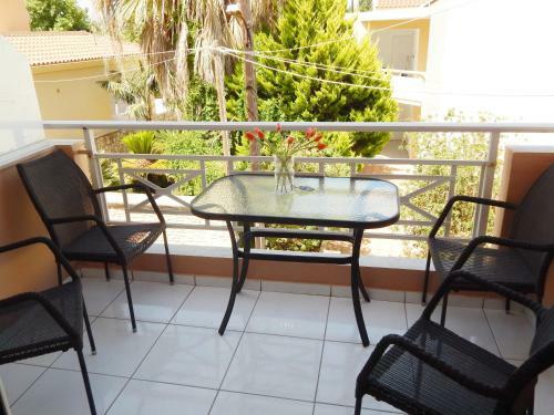 Apollon Studios & Apartments