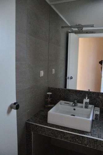 Kavos Beach Apartments & Studios