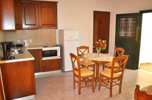 Kostas Beach Apartments