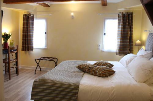 Hotel Logis Auberge Le Colombien