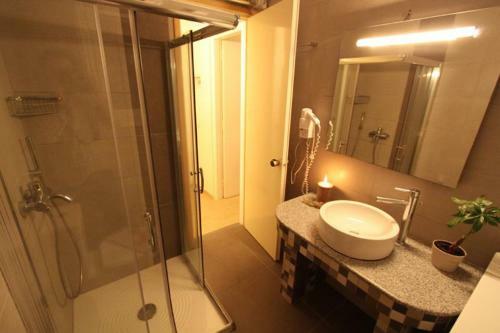 Menigos Resort House